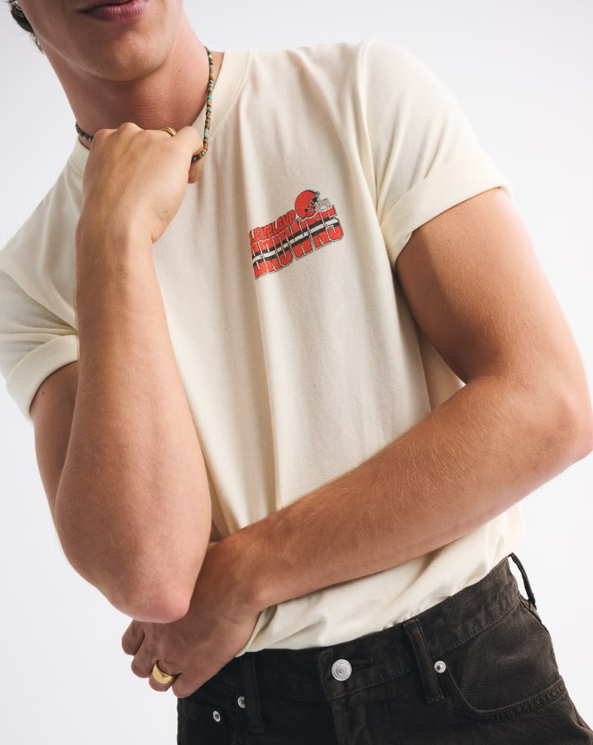 Cleveland Browns Graphic Tee - Vintage NFL Fan Shirt